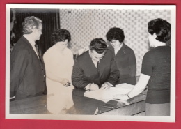 Delcampe - 168397 / PHOTO Marriage Mariage WEDDING -  Bride And Groom Bridegroom  FLOWERS Bulgaria Bulgarie Bulgarien Bulgarije - Hochzeiten