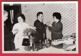 Delcampe - 168399 / PHOTO Marriage Mariage WEDDING -  Bride And Groom Bridegroom  FLOWERS Bulgaria Bulgarie Bulgarien Bulgarije - Hochzeiten