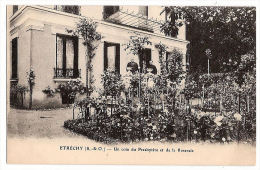 Delcampe - CPA Etrechy Un Coin Du Presbytère Et De La Rosaraie 91 Essonne - Etrechy