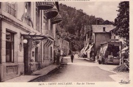 Delcampe - Saint-Nectaire.. Animée.. Rue Des Thermes.. Hôtel Des Bains Romains.. Restaurant - Saint Nectaire