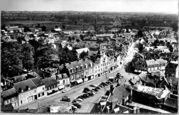 Delcampe - 76 FORGES LES EAUX - Place De L'hôtel De Ville - Forges Les Eaux