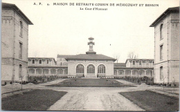 Delcampe - 94 CACHAN - Maison De Retraite Cousin De Méricourt Et Besson, La Cour D'honneur - Cachan