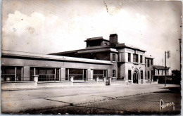 Delcampe - 94 GENTILLY - Le Groupe Scolaire Pierre Curie - Gentilly