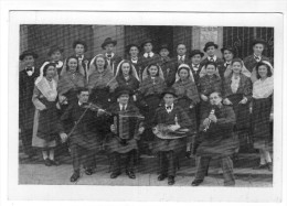 Delcampe - CPA  87      SAINT JUNIEN            GROUPE     LOUS VEILLADOURS DE SENT JUNIO - Musik