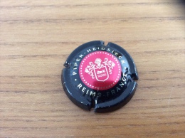 Capsule CHAMPAGNE "PIPER HEIDSIECK REIMS FRANCE" (doré Rouge Et Noir) Type 2 - Heidsieck, Charles