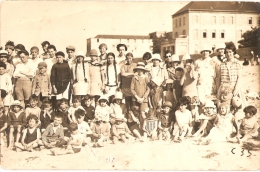 Delcampe - Prix En Baisse - Vente Directe: CARTE PHOTO - Animation Sur Une Plage - BEAU PLAN - à Localiser - Mode