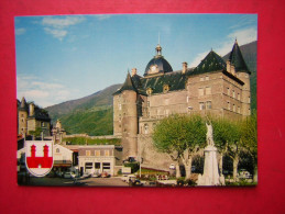Delcampe - CPM  38 VIZILLE  LA PLACE ET LE CHATEAU  LE MONUMENT COMMEMORATIF     NON VOYAGEE   CARTE EN TRES BON ETAT - Vizille