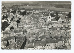 Delcampe - CPSM EN AVION AU DESSUS DE... COMMERCY, VUE AERIENNE D'ENSEMBLE, AU FOND, LES FORGES, MEUSE 55 - Commercy