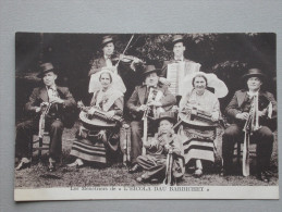 Delcampe - Ref4065 JU CPA D'un Groupe De Musiciens - Les Ménétriers L'Eicola Dau Barbichet - Vieille Violon Accordéon - Folklore - Musik