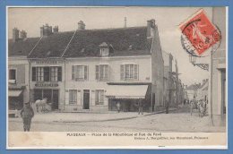 Delcampe - 45 - PUISEAUX --  Place De La République Et Rue Du Pavé - Puiseaux