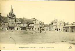 Delcampe - CP De MONTEBOURG " La Place Jeanne-d'ARC " - Valognes
