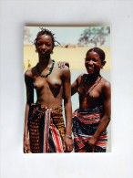 Delcampe - Carte Postale Ancienne : Couleurs D' Afrique : Les Jeunes Filles Au Pagne, Seins Nus - Non Classés