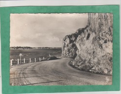 La Descente Sur L'Arcouest Dans Le Fond L'île De Bréhat (commune De Ploubazlanec - Ombres Des Poteaux Sur La Route) - Ploubazlanec