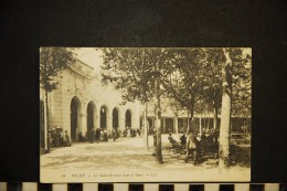 CP, 03, VICHY Le Salon De Repos Dans Le Parc N° 34 Voyagé En 1909 - Vichy