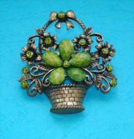 Flower Brooch - Broches