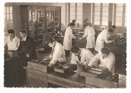 Lyon - école Catholique D'arts Et Métiers Laboratoire D'électricité Par L'abbé Curé - Autres & Non Classés