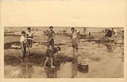 Delcampe - Depts Div- Loire Atlantique -ref AA200 - Tharon Plage - La Peche Au " Quatre Moines "  - Theme Peche - - Tharon-Plage