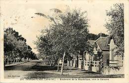 Delcampe - Depts Div- Loire Atlantique -ref AA198 - Tharon Plage - Boulevard De La Republique Vers Le Calvaire - Villa - Villas - - Tharon-Plage