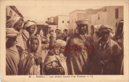 Delcampe - ALGERIE - BISKRA - Curieux Autour D'un Touriste-  2 Photos - Biskra