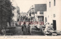 Delcampe - ALGERIE - BISKRA - Rue Des Ouled Nails -  Dos Vierge-  2 Photos - Biskra