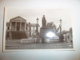 Delcampe - 2zef - CPA  N°4 - ISSOUDUN - Fontaine Monumentale Et Palais De Justice  - [36] - Indre - Issoudun