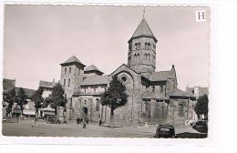 Delcampe - CPSM (15) MAURIAC - Basilique Notre-Dame Des Miracles -Automobiles . (029) - Mauriac