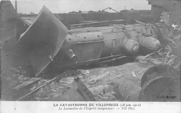 YVELINES  78   VILLEPREUX  CATASTROPHE DE CHEMIN DE FER JUIN 1910  LOCOMOTIVE DE L'EXPRESS TAMPONNEUR - Villepreux