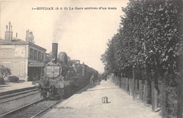 Delcampe - YVELINES  78   HOUDAN  LA GARE  ARRIVEE D'UN TRAIN - Houdan