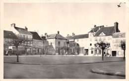 Delcampe - SEINE ET MARNE  77   REBAIS  LA PLACE - Rebais