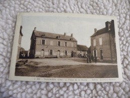 A279. CPA.  18.  THAUMIERS. Place De La Mairie.   Beau Plan Animé. écrite & Voyagée 1953 - Thaumiers