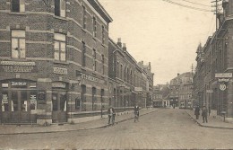 CPA - LEUZE - Rue Albert 1er - Cafés   // - Eghezee