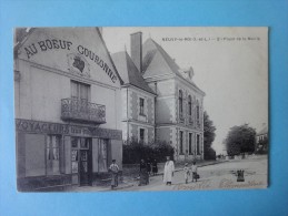 NEUVY-le-ROI  Place De La Mairie - Neuvy-le-Roi