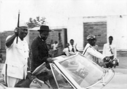 Delcampe - ABIDJAN VISITE OFFICIEL DU PRESIDENT DU LIBERIA M TOLBERT AVEC LE PRESIDENT DE LA COTE D'IVOIRE  M HOUPHOUET-BOIGNY - Elfenbeinküste