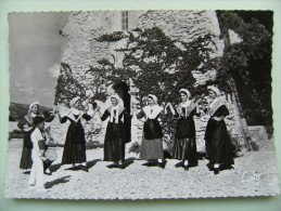Delcampe - CPSM 84 Bollène - Comté De Venaissin - Groupe Folklorique "Li Cardelina"- La Farandole   A Voir ! - Bollene