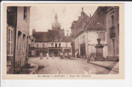 Delcampe - CPA SAULIEU 21 EN MORVAN PLACE DES TERREAUX ANIMATION - Saulieu