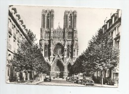 Delcampe - Cp , Automobile , 51 , REIMS  , Ed : Reims Cathédrale 10 , Voyagée 1953 - PKW