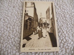 A280. CPA. AFRIQUE. MAROC. Meknès. Un Coin Des Souks.   Beau Plan Animé.  Non écrite - Meknès