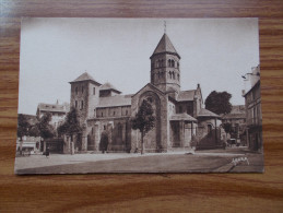 Delcampe - MAURIAC  Basilique Notre Dame  Années 20,30 - Mauriac