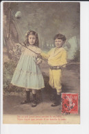 Delcampe - CPA ENFANT JOUANT AU DIABOLO ? COUPLE FILLE GARCON JOILI JOUET QUI NE TOUCHE PAS TERRE - Spielzeug & Spiele
