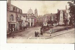 Delcampe - Bressuire  79    La Place Sadi-Carnot Et La Rue Tres Tres Animée-Café-Tabac-Epicerie - Bressuire