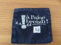 étiquette Tissu Vêtement "à L'aise Breizh" 9x8,5cm (bretonne) - Other & Unclassified