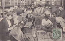 Algérie - Scènes Et Types - Ateliers De Couture Broderie Hommes - Philippeville Constantine - Cachets 1907 Timbre Taxe - Escenas & Tipos
