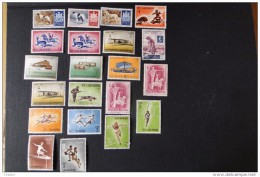 Saint Marin Lot De 21 Timbres  MH* - Collections, Lots & Series