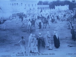 OUARGLA ALGERIE 1922  FANTASIA SUR LA PLACE DU BUREAU ARABE (Ex Colonie Française ) CPA Animée - Ouargla