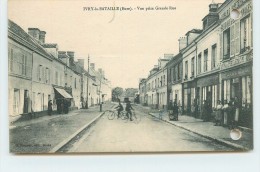 IVRY LA BATAILLE - Vue Prise Grande Rue.(carte Vendue En L'état) Voir Cachet Librairie Masson Dos Carte. - Ivry-la-Bataille