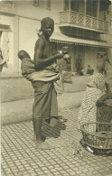 Afrique CP Photo  Belle Africaine Carte Non Située, Avec Son Enfant   Tradition Culture Ethnologie - Africa