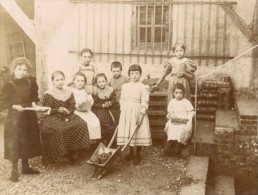 Young Girls Garden Game Wheelbarrow France Photo 1895 - Antiche (ante 1900)