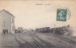 TRIGNAC : La Gare Et Le Tramway - Tramways