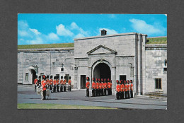 QUÉBEC - VILLE DE QUÉBEC - 22e RÉGIMENT - CÉRÉMONIE DE LA RELÈVE DE LA VIEILLE GARDE À LA CITADELLE - Québec - La Citadelle