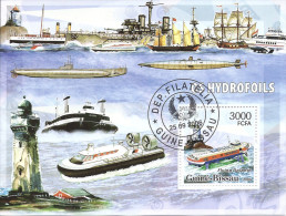 Bloc Oblitéré Guinée Bissau N°314, Transports Hydrofoils, Sous-marins, Hydroglisseur, Phares, 2006 - Sous-marins